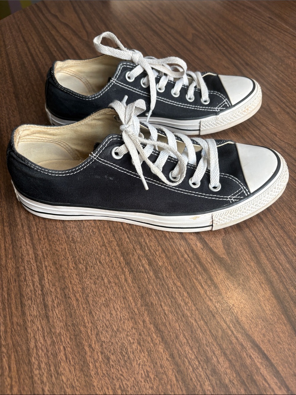 Converse Men 7 Women 9 Black and White Low Top Canvas Sneakers Shoes